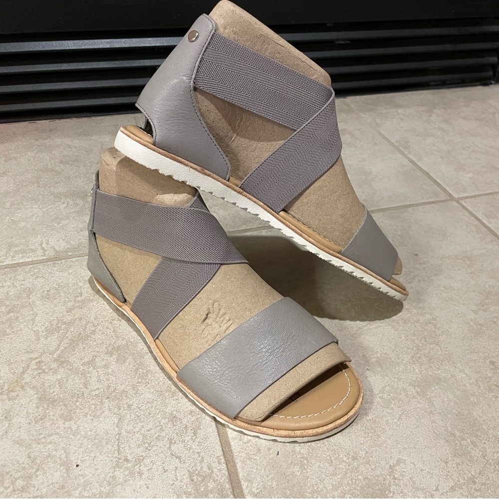 Sorel gray 6.5 sandal